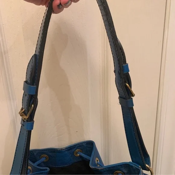 Louis Vuitton Epi GM Noe Toledo Blue Large size authentic